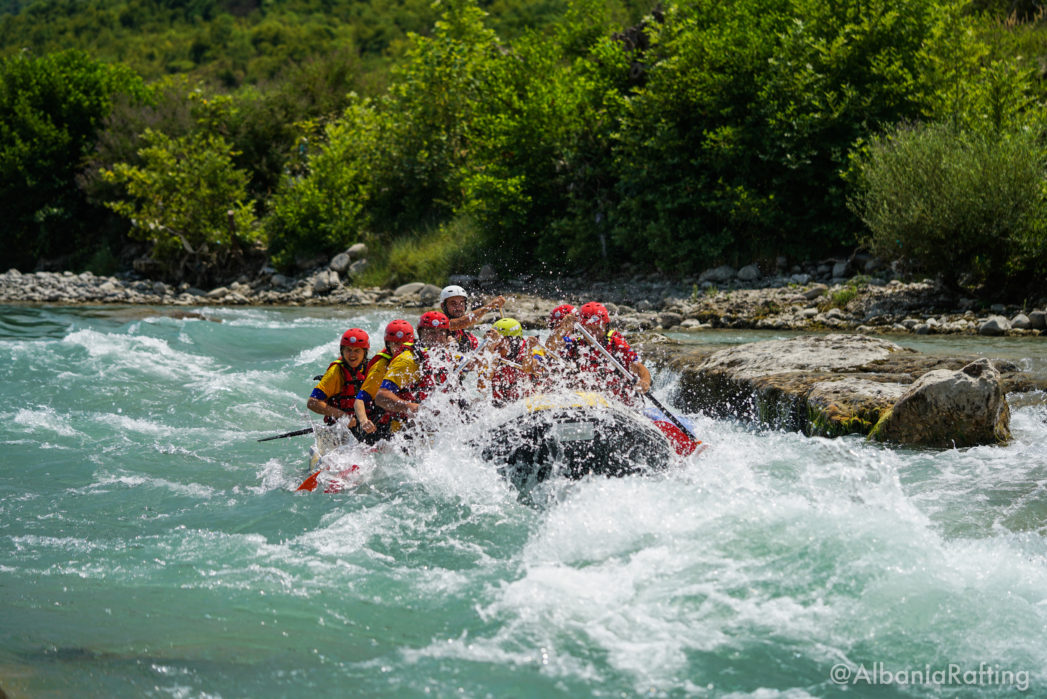 Rafting in Vjos River 